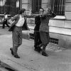 Французский гражданин не может сдержать гнев по отношению к немецкому солдату, 25 августа 1944 - Роберт Капа (Robert Capa)