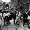 Сразу после освобождения города женщина, родившая от немецкого солдата, была обрита наголо, Шартре, 18 августа 1944 - Роберт Капа (Robert Capa)