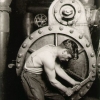 Механик на электростанции, 1920 - Льюис Хайн (Lewis Hine)