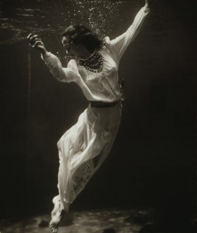 Toni Frissell Fashion model underwater