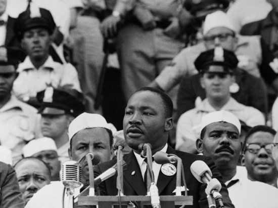 Мартин Лютер Кинг с речью "I Have a Dream" перед мемориалом Линкольна, 28 августа 1963, Bettmann/Corbis